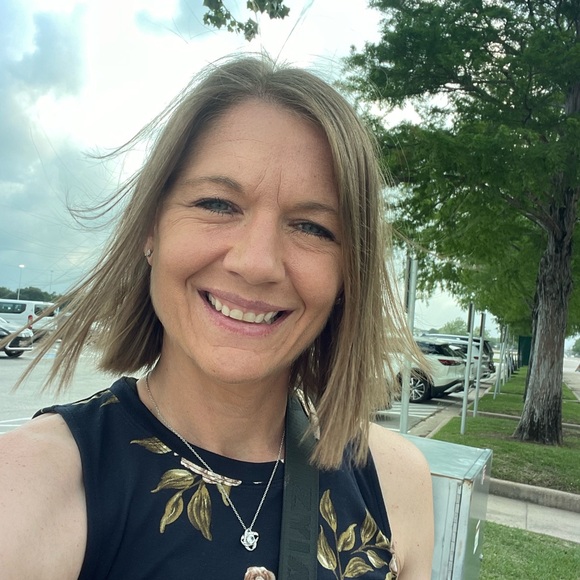 Meet your Posher, Chelsey - Picture 4 of 5